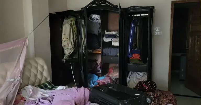 নগদ অর্থ ও স্বর্ণ লুট হওয়া বাসা